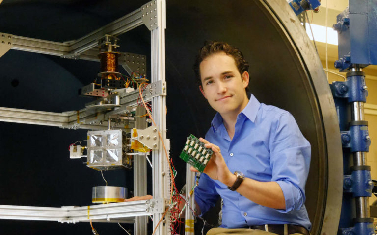 Un mexicano de 27 años podría desarrollar los mejores satélites del futuro