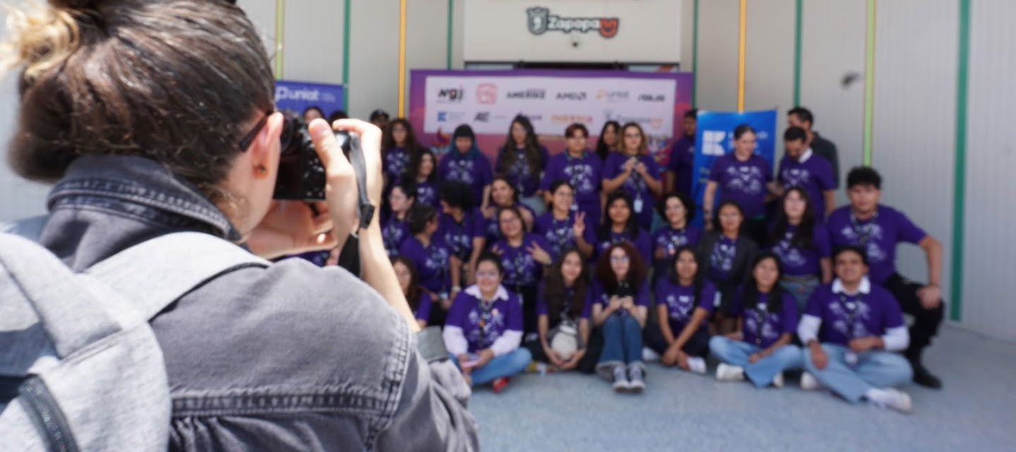 Estudiantes de UNIAT en la Game Jam de Women in Gamex