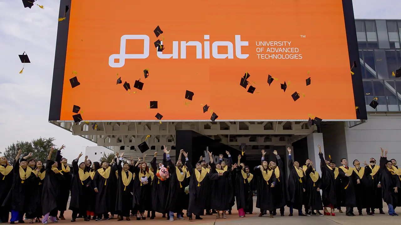 Universidad UNIAT