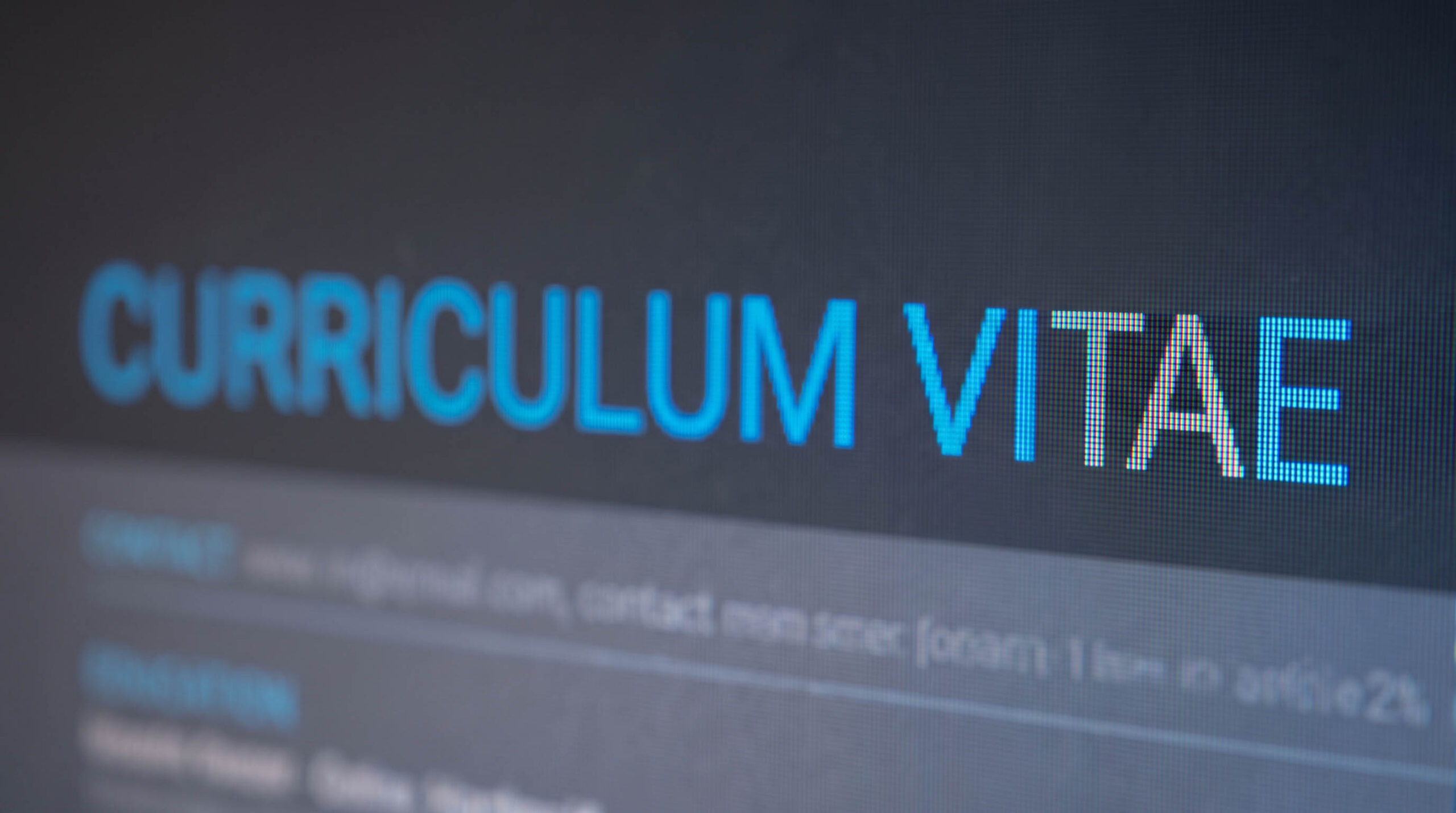 La palabra Curriculum Vitae en la pantalla de una computadora